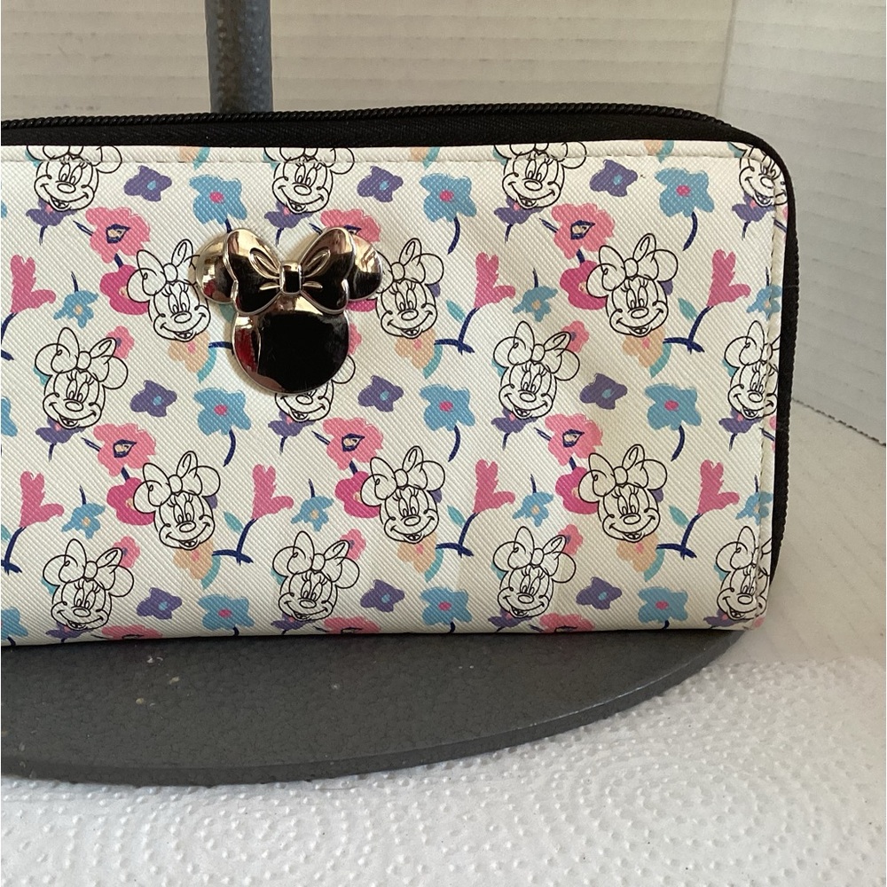Minnie Mouse Bioworld Wallet by Disney. FS2
